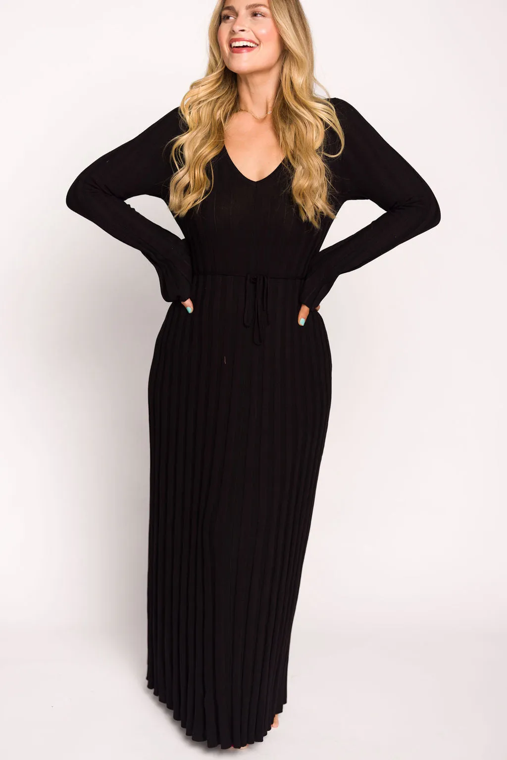 Hadley Long Sleeve V-Neck Knit Maxi Dress in Black