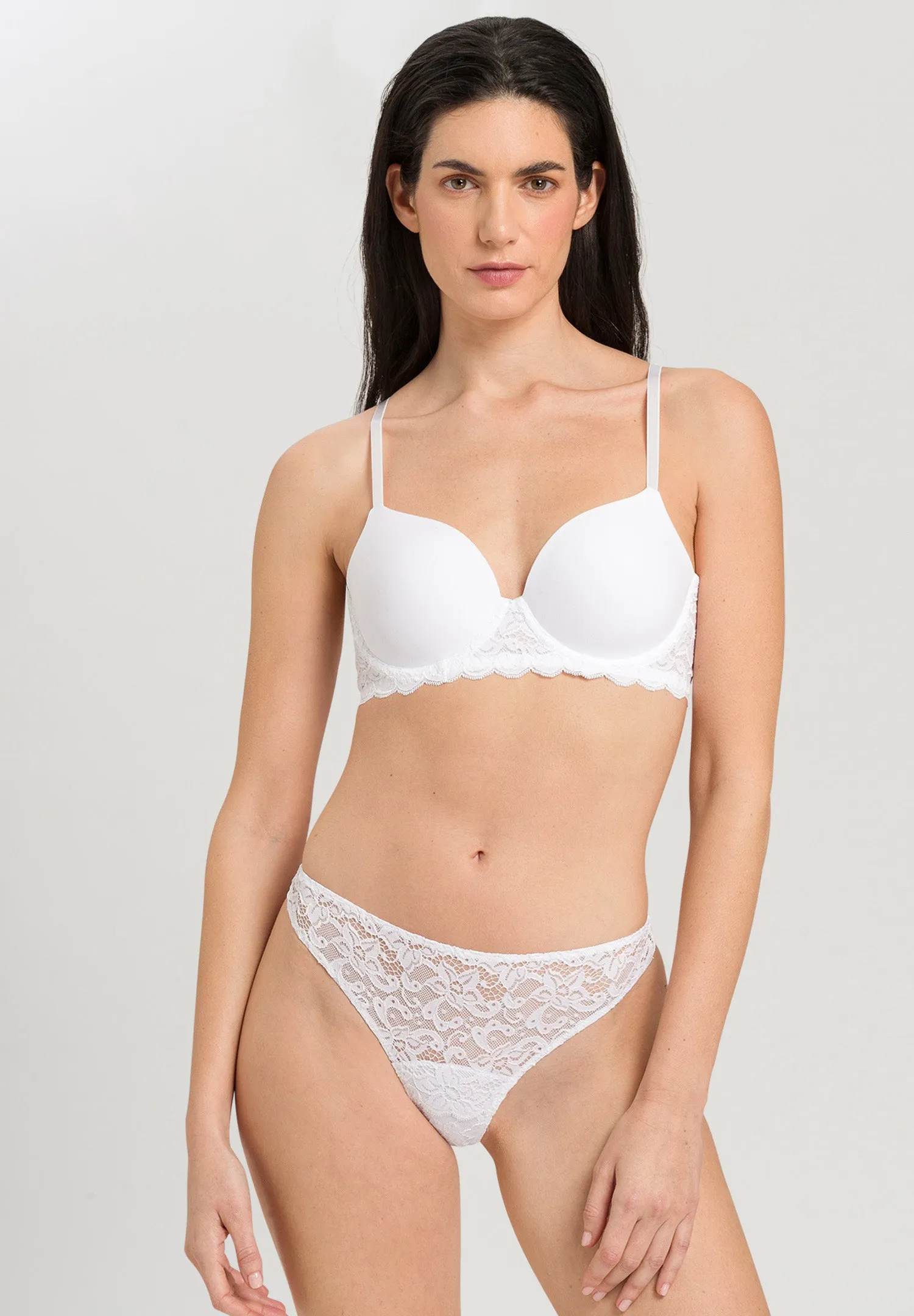 Luxury Moments Lace T-Shirt Bra | White 71503-101