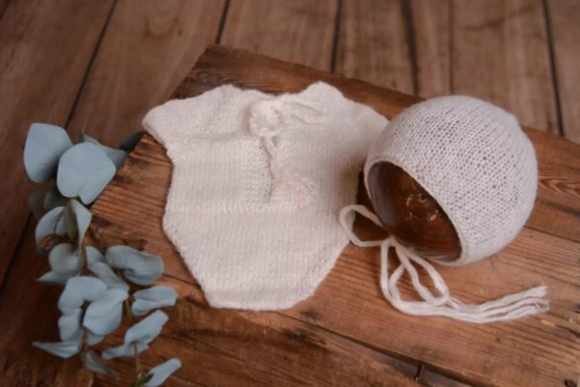 SET Mohair Bonnet and Romper - White